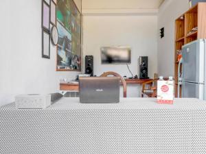 Televiisor ja/või meelelahutuskeskus majutusasutuses Sekar Arum Riverside Resort in Canggu