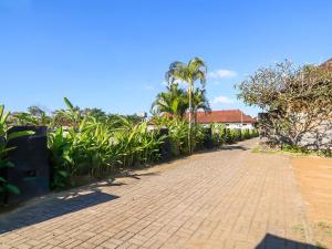 Aed väljaspool majutusasutust Sekar Arum Riverside Resort in Canggu
