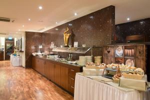 a large kitchen with a buffet in a restaurant at ACHAT Hotel München Süd in Munich