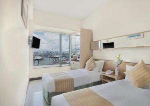 A bed or beds in a room at Rambler Garden Hotel