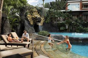 Bazén v ubytování Padma Resort Legian nebo v jeho okolí