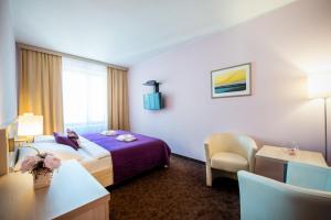 Uma cama ou camas num quarto em Hotel Mlynska