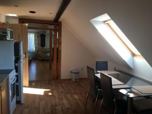 Kuchyňa alebo kuchynka v ubytovaní Apartment Liberec Stříbrný Kopec