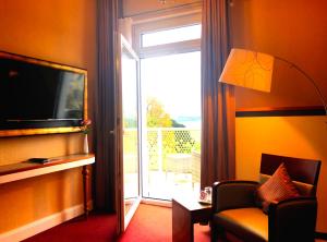 TV a/nebo společenská místnost v ubytování Hotel Kleiner Riesen