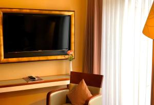 TV a/nebo společenská místnost v ubytování Hotel Kleiner Riesen
