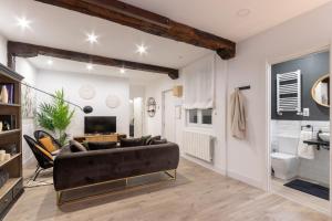 Telewizja i/lub zestaw kina domowego w obiekcie River Apartment in the heart of Bilbao EBI-01297