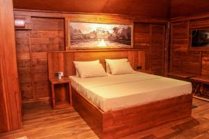 Кровать или кровати в номере Eco Village Kalundewa