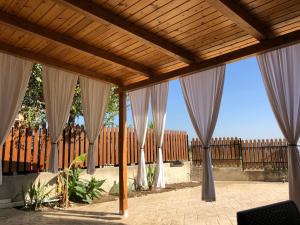 A balcony or terrace at B&B Berlen