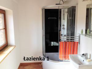 Kúpeľňa v ubytovaní Spichlerz Nad Jeziorem Dadaj Mazury + 28 fotografií