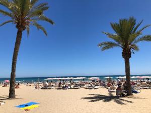 Ein Strand an oder in der Nähe der Ferienwohnung