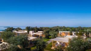 widok z góry na szereg domów w obiekcie Maistra Camping Veštar Mobile homes w Rovinj