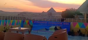 Foto dalla galleria di Pyramids Overlook Inn a Il Cairo
