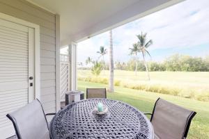 ワイコロアにあるWaikoloa Fairway Villas #F3の家の玄関の椅子