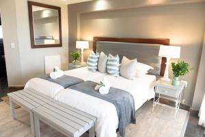Postel nebo postele na pokoji v ubytování Whalesong Hotel & Spa