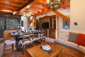 Posezení v ubytování Villa Las Calderetas