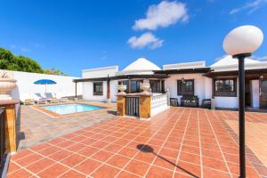 Hồ bơi trong/gần Villa Titán