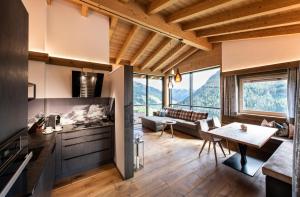 Kuchyň nebo kuchyňský kout v ubytování Chalet´s Alpenjuwel