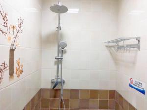 Bilik mandi di 沐光小院智慧酒店 +4 gambar