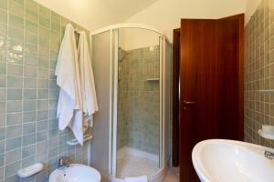 Koupelna v ubytování Villa Dei Pini + 37 fotografií