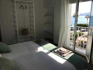 A bed or beds in a room at ALTEAMAR