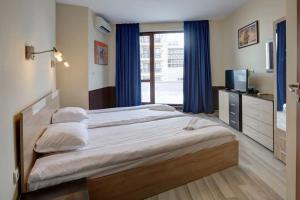 Ένα ή περισσότερα κρεβάτια σε δωμάτιο στο Front Beach Suites HOTEL IZVORA +63 φωτογραφίες