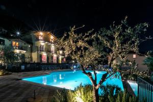 The swimming pool at or close to Residence La Collina