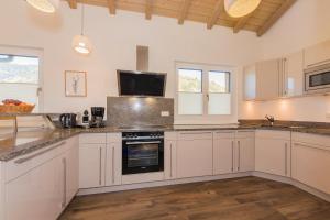 A kitchen or kitchenette at Grossglockner Chalets Zell am See