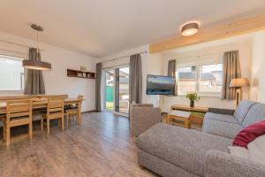 A television and/or entertainment centre at Grossglockner Chalets Zell am See