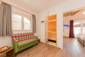 A bed or beds in a room at Grossglockner Chalets Zell am See