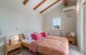 Postel nebo postele na pokoji v ubytování BIG Promotion, Villa Serenitas + 37 fotografií