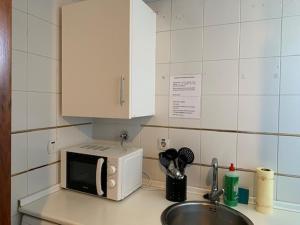 A kitchen or kitchenette at Apartamentos Torr en Madrid - Chamartín