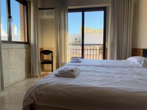 A bed or beds in a room at Apartamentos Torr en Madrid - Chamartín