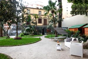a courtyard with a piano in a building at Villa Elisio Hotel & Spa in Naples