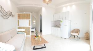 Kuchyň nebo kuchyňský kout v ubytování Almiriki Naxos Beachside Living