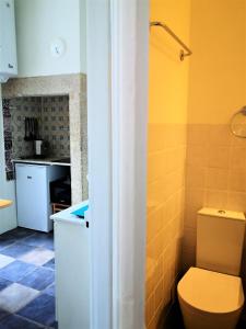 Uma casa de banho em Mouraria Flat 1D by InsightHome