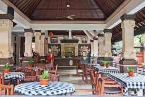 Troppo Zone Puri Rama Resort Kuta 레스토랑 또는 맛집