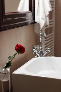 A bathroom at Abelos Villas