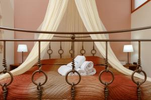 A bed or beds in a room at Abelos Villas