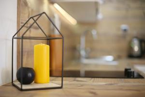 a yellow candle in a glass container on a counter at Villa Dalmatino in Pakoštane