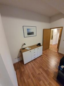 an empty living room with a desk and a hallway at Ruhige Wohnung bei der Burg im OG1 in Kröllwitz +2 photos