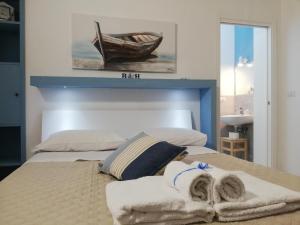 Postel nebo postele na pokoji v ubytování AlbaChiara B&B
