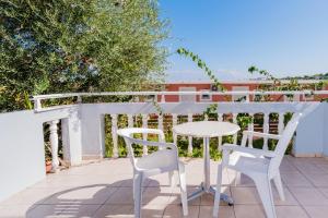 Rõdu või terrass majutusasutuses Callinica Hotel