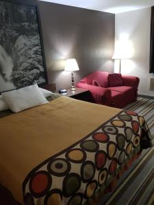 Postel nebo postele na pokoji v ubytování Super 8 by Wyndham Shelton
