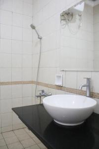Koupelna v ubytování HOTEL & WISMA BINTANG JADAYAT