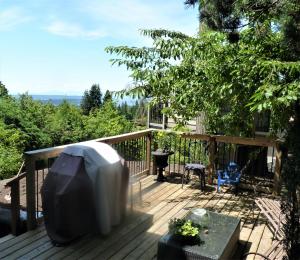 Gallery image of The Secret Garden Treehouse in North Vancouver