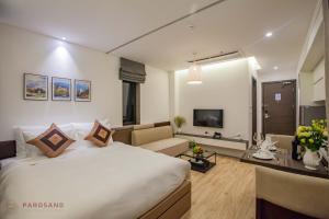 TV a/nebo společenská místnost v ubytování Parosand Hanoi Hotel