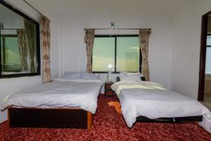 Postel nebo postele na pokoji v ubytování Nayagaun Village Resort