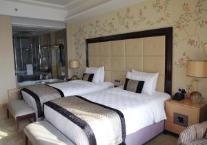 a hotel room with two beds in a room at Wanda Vista Beijing in Beijing