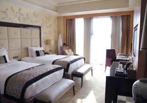 a hotel room with two beds and a window at Wanda Vista Beijing in Beijing