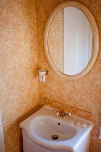 Gallery image of Fines Bayliwick Hotel in Bracknell +37 photos